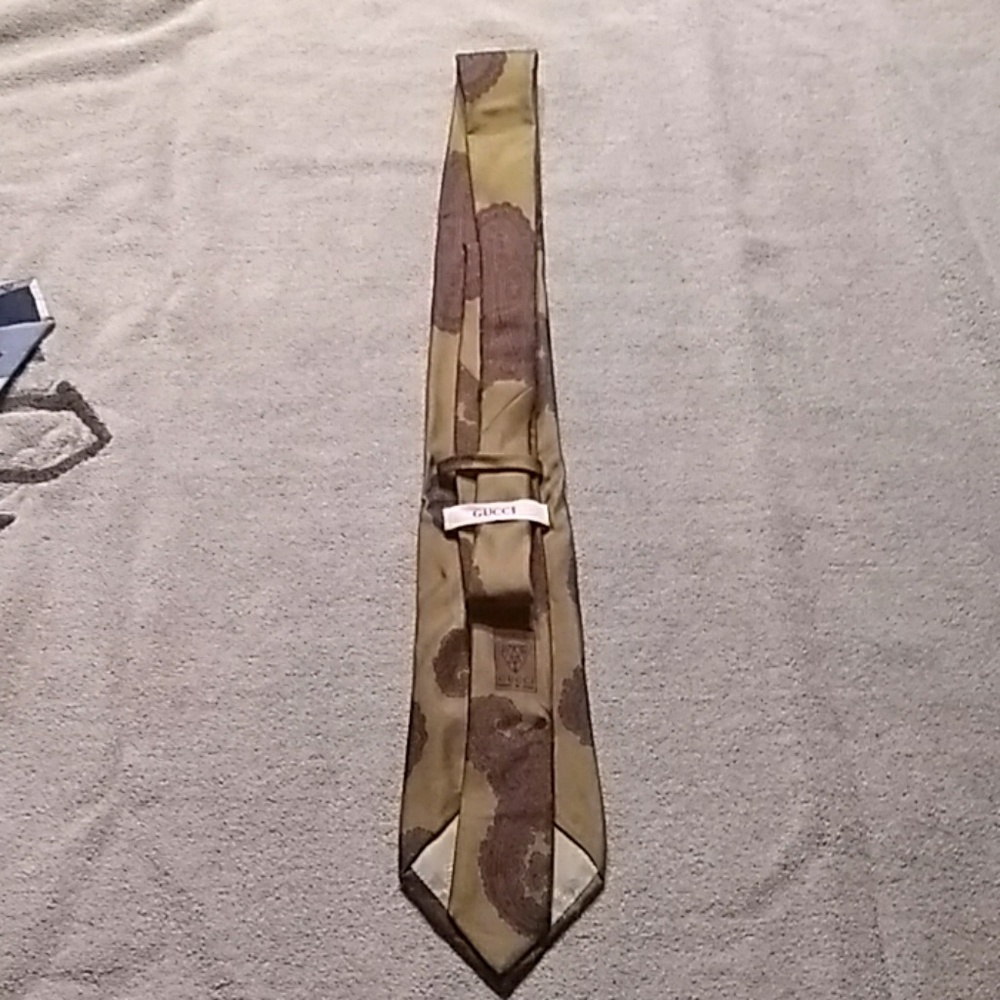 Vintage Paisley Gucci tie, 100% Italian silk.